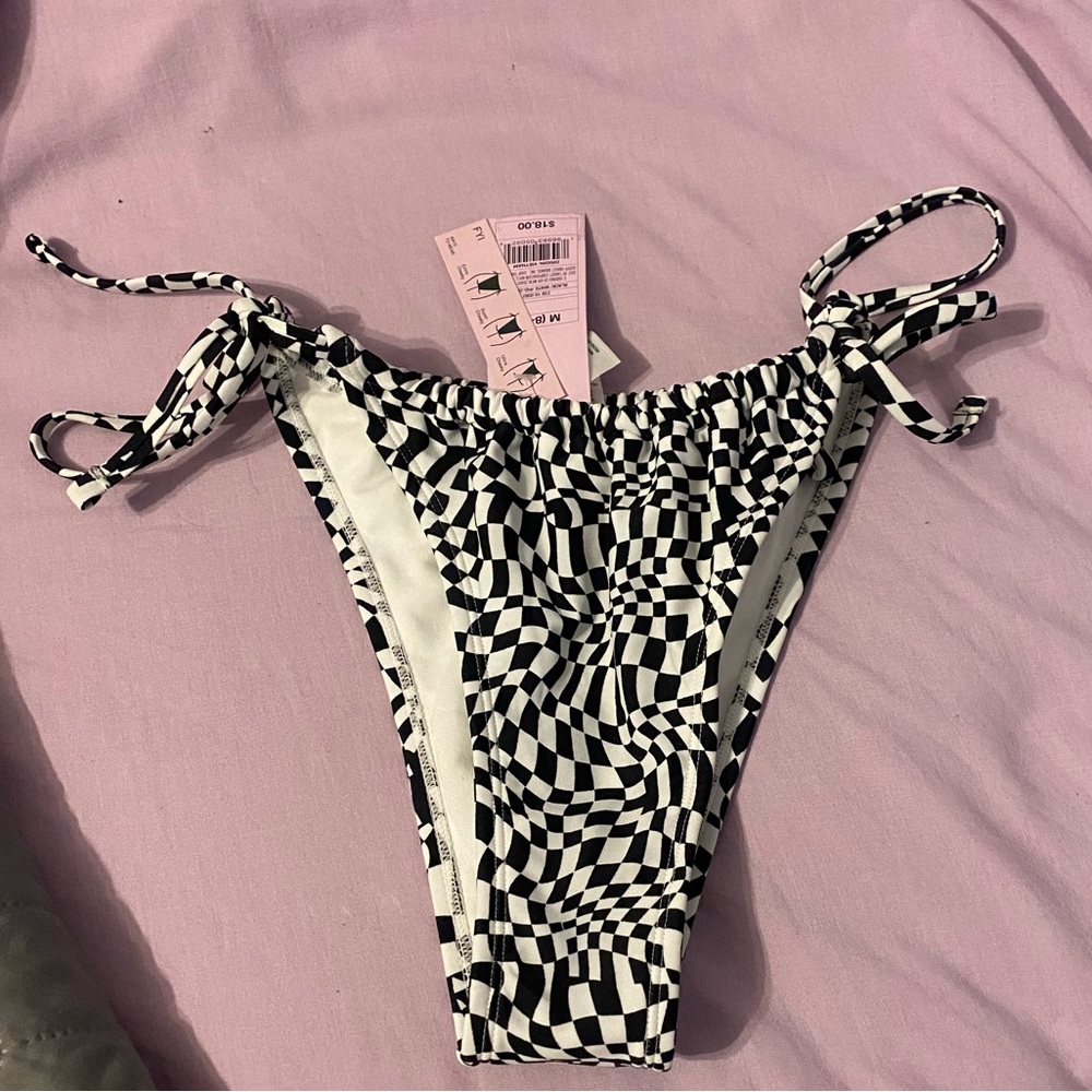 black/white bikini bottoms